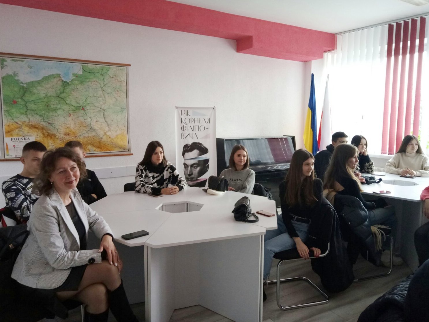 Зустріч викладачів кафедри загального мовознавства і слов'янських мов та учнів 11 класу відбулася у польсько-українському освітньо-культурному хабі